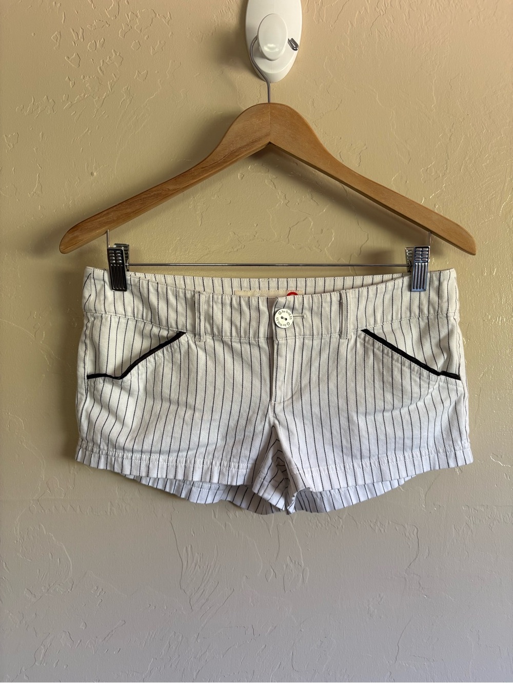 Y2K 2000s G by Guess Pin Stripe Low Rise White Black Micro Mini Shorts Size 28